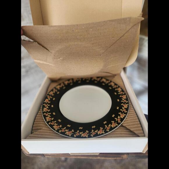 NEW Set of 4 Bridget Dobson Floral Days Salad Plates - Picture 3 of 3